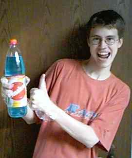 PeeWee mit Sinalco Flasche